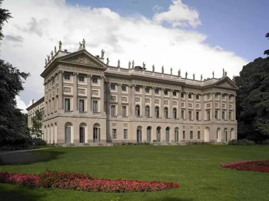 Apartment In Villa Milano Milão Exterior foto